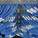 Advanced IP Scanner im Firmennetz: Netzwerk-Switch mit Patchkabeln
