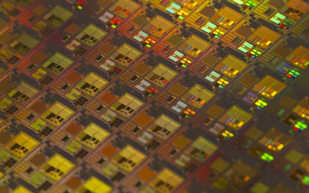 Nahaufnahme einer Halbleiterstruktur als Symbol für den EU Chips Act und Europas Chipindustrie