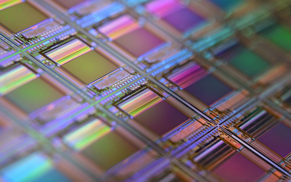 Siliziumwafer mit Mikrochips: Der EU Chips Act soll die Halbleiterproduktion in Europa stärken