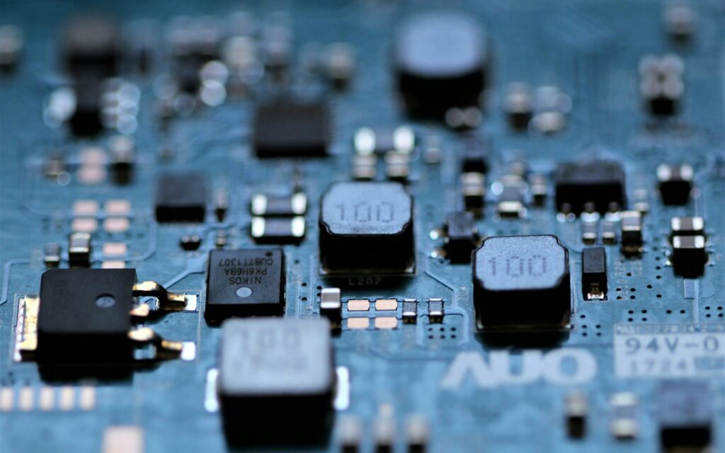 Platine in Nahaufnahme mit Chips, auf denen Open-Source-Firmware laufen kann