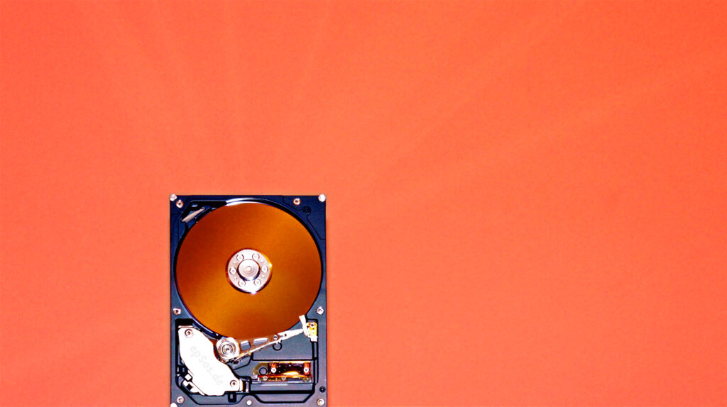 Recuva Datenwiederherstellungssoftware: geöffnete Festplatte mit Magnetscheibe